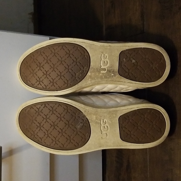 UGG slip on shoes - Picture 3 of 6